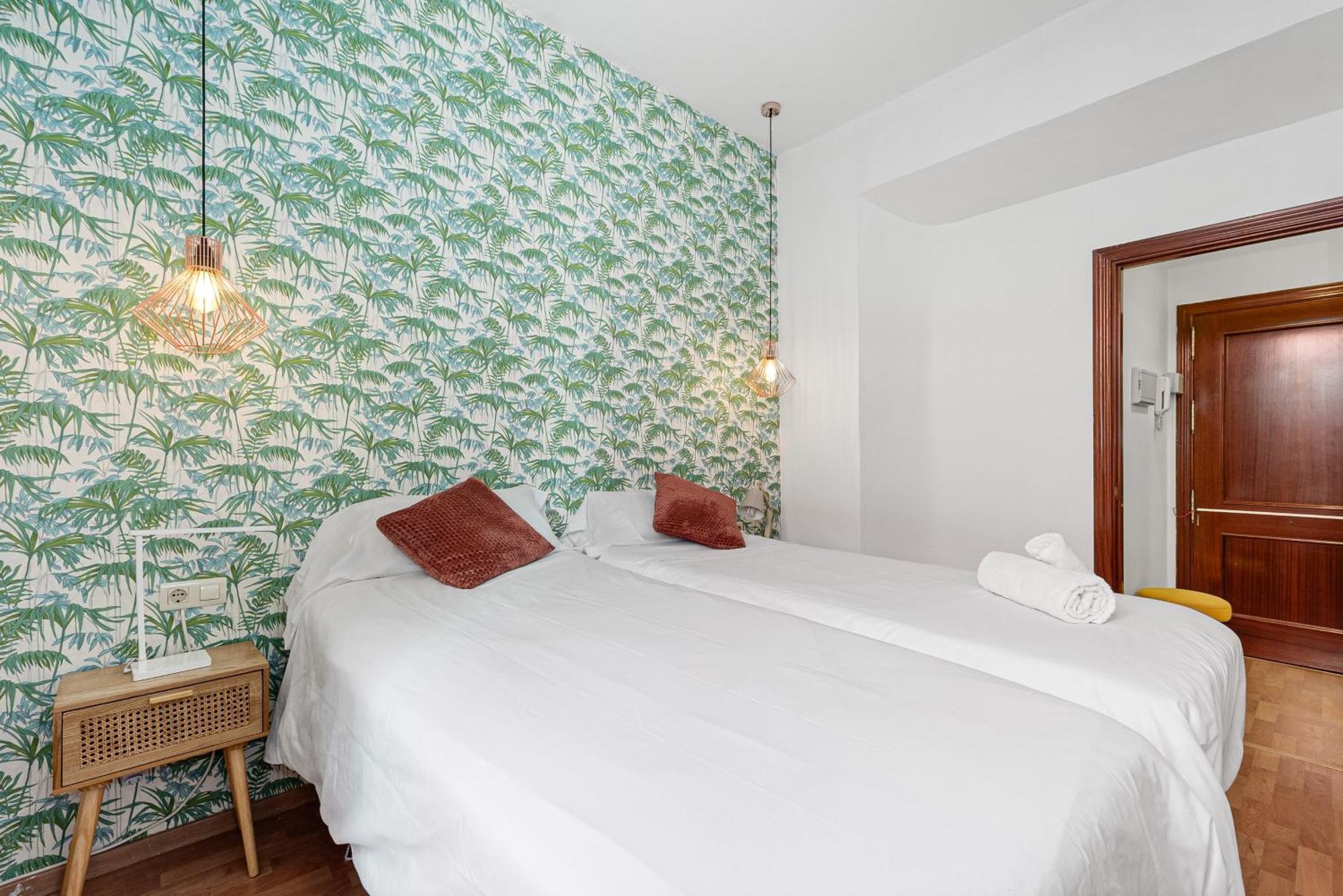 Urbanchicmalaga 2Bedroom Oasis In Historic Malaga Centre Bagian luar foto