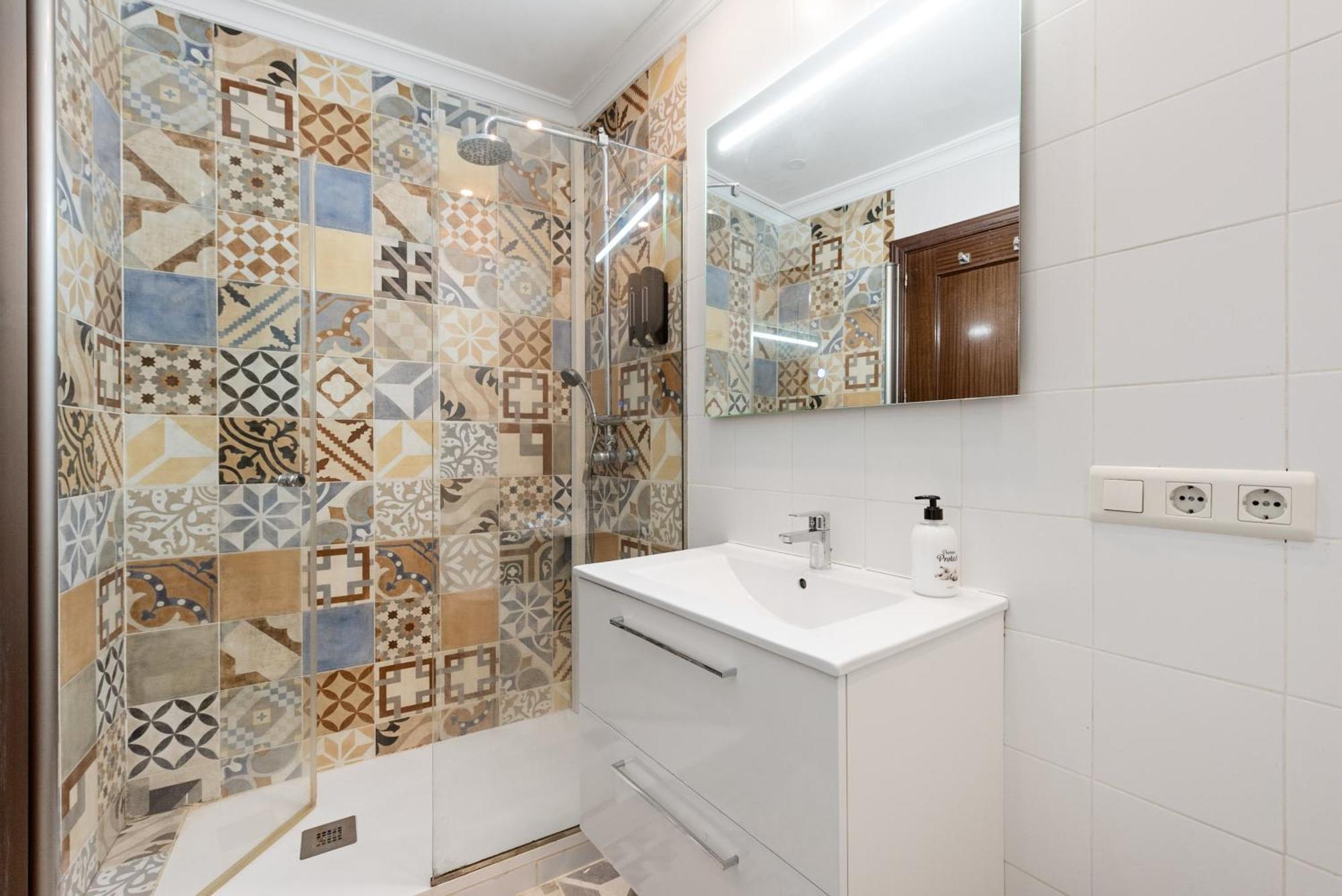 Urbanchicmalaga 2Bedroom Oasis In Historic Malaga Centre Bagian luar foto